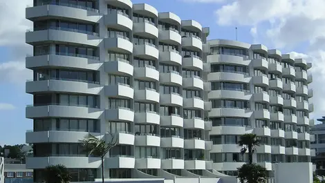 Record number of Auckland apartments forecast